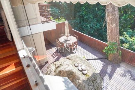 Casa à venda com 220m², 4 quartos e 2 vagas