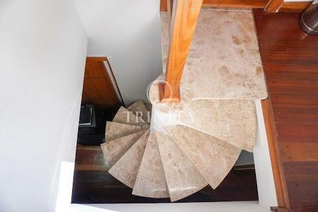 Casa à venda com 220m², 4 quartos e 2 vagas