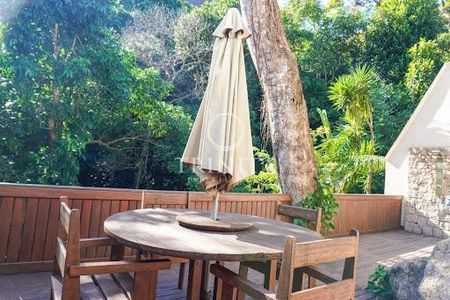 Casa à venda com 220m², 4 quartos e 2 vagas