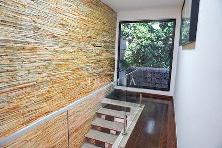 Casa à venda com 220m², 4 quartos e 2 vagas
