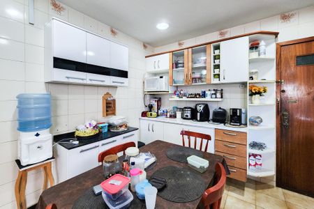 Apartamento à venda com 130m², 3 quartos e sem vagaCozinha 