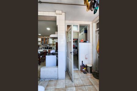 Apartamento à venda com 130m², 3 quartos e sem vagaÁrea de Serviço 