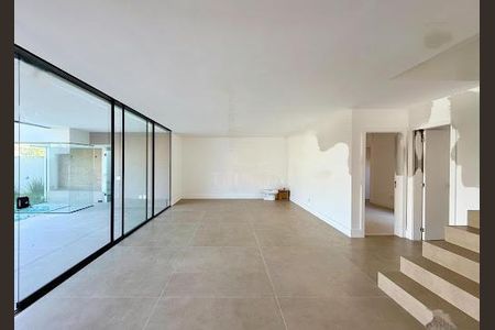 Casa à venda com 4 quartos, 350m² em Recreio dos Bandeirantes, Rio de Janeiro