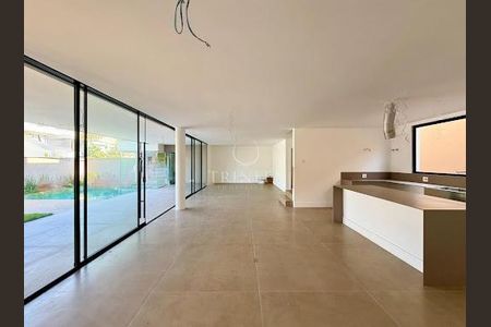 Casa à venda com 4 quartos, 350m² em Recreio dos Bandeirantes, Rio de Janeiro