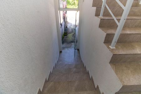 Apartamento para alugar com 60m², 2 quartos e sem vaga Apartamento para alugar com 60m², 2 quartos e sem vagaEscada