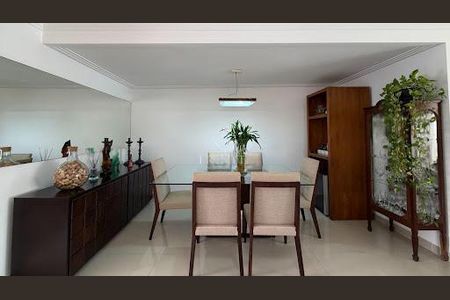 Casa à venda com 429m², 4 quartos e 2 vagas