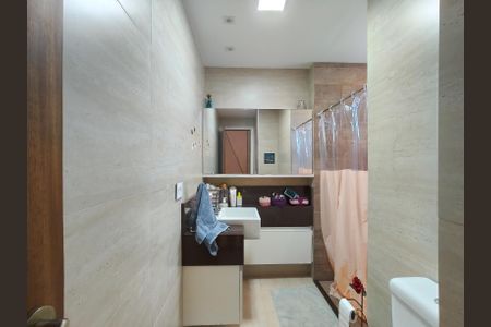 Apartamento à venda com 96m², 3 quartos e 1 vaga Apartamento à venda com 96m², 3 quartos e 1 vagaBanheiro Corredor