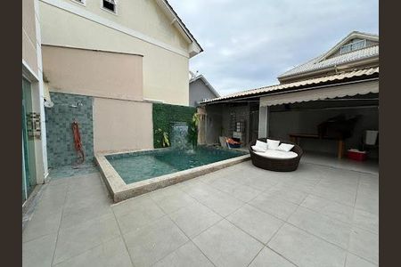 Casa à venda com 270m², 4 quartos e 2 vagas