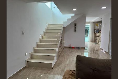 Casa à venda com 270m², 4 quartos e 2 vagas