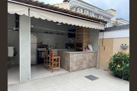 Casa à venda com 270m², 4 quartos e 2 vagas