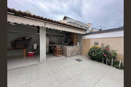 Casa à venda com 270m², 4 quartos e 2 vagas