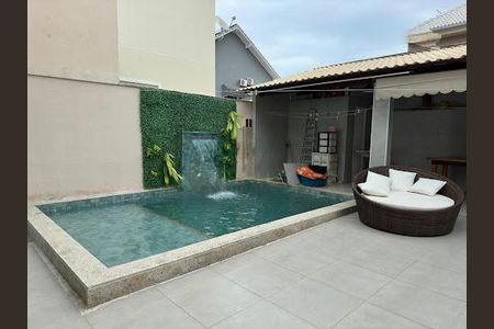 Casa à venda com 270m², 4 quartos e 2 vagas