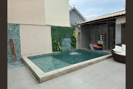 Casa à venda com 270m², 4 quartos e 2 vagas