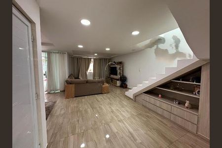 Casa à venda com 270m², 4 quartos e 2 vagas