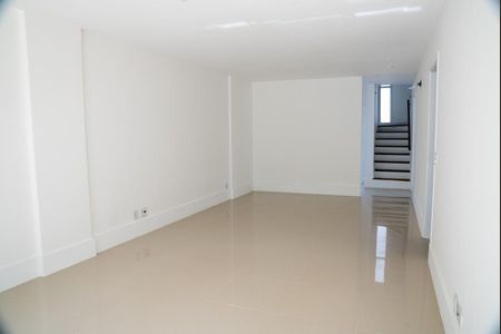 Casa à venda com 4 quartos, 214m² em Recreio dos Bandeirantes, Rio de Janeiro