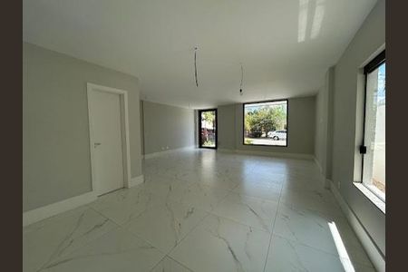 Casa à venda com 5 quartos, 450m² em Vargem Grande, Rio de Janeiro