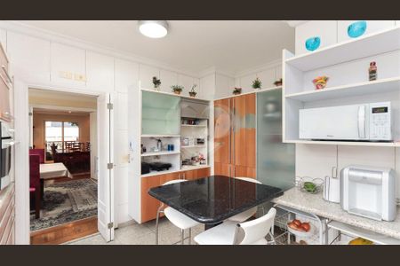 Apartamento à venda com 230m², 4 quartos e 4 vagas