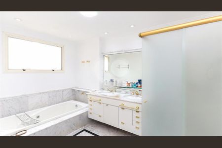 Apartamento à venda com 230m², 4 quartos e 4 vagas