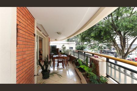 Apartamento à venda com 230m², 4 quartos e 4 vagas