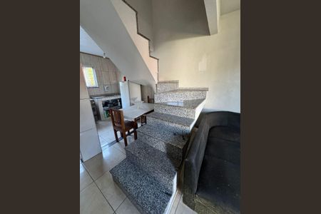 Sala de casa para alugar com 2 quartos, 80m² em Santa Cruz, Rio de Janeiro