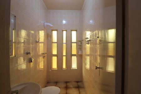 Casa à venda com 137m², 2 quartos e 3 vagasBanheiro 1