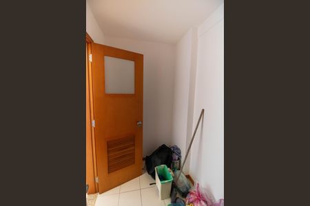 Apartamento à venda com 175m², 3 quartos e 2 vagas Apartamento à venda com 175m², 3 quartos e 2 vagasQuarto de Serviço