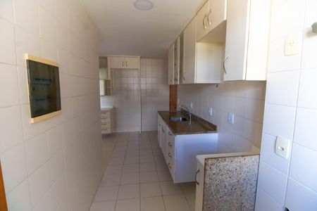 Apartamento à venda com 175m², 3 quartos e 2 vagas Apartamento à venda com 175m², 3 quartos e 2 vagasCozinha e Área de Serviço