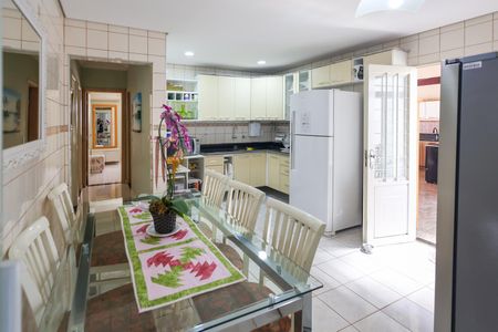 Casa para alugar com 217m², 3 quartos e 2 vagas