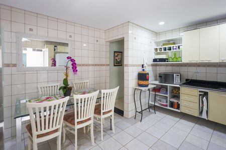 Casa para alugar com 217m², 3 quartos e 2 vagas