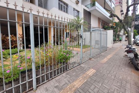 Apartamento à venda com 78m², 2 quartos e sem vaga Apartamento à venda com 78m², 2 quartos e sem vagaFachada