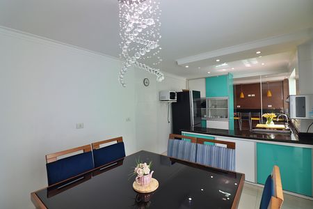 Casa à venda com 180m², 3 quartos e 2 vagasCopa e Cozinha 