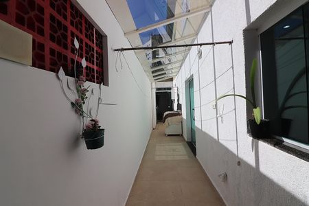 Casa à venda com 180m², 3 quartos e 2 vagasCorredor