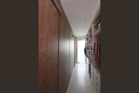 Casa à venda com 180m², 3 quartos e 2 vagasQuarto 1 - Suíte Closet