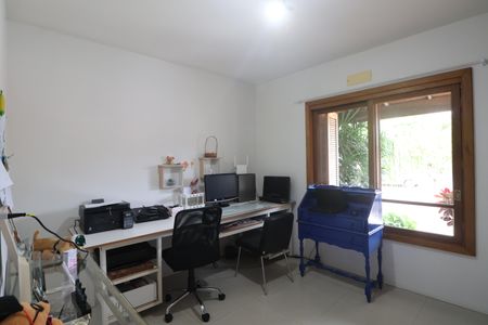 Casa à venda com 200m², 2 quartos e 2 vagasEscritório