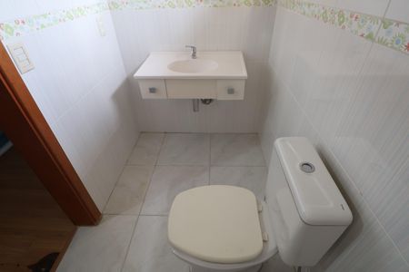 Casa à venda com 200m², 2 quartos e 2 vagasBanheiro da Suíte 2