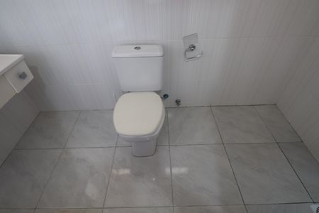 Casa à venda com 200m², 2 quartos e 2 vagasBanheiro da Suíte 2