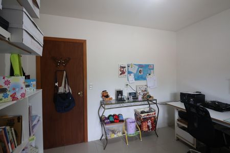 Casa à venda com 200m², 2 quartos e 2 vagasEscritório