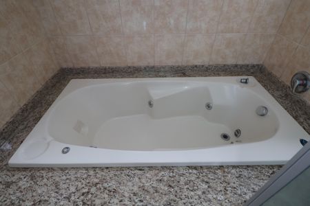 Casa à venda com 200m², 2 quartos e 2 vagasBanheiro da Suíte 1