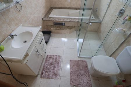 Casa à venda com 200m², 2 quartos e 2 vagasBanheiro da Suíte 1