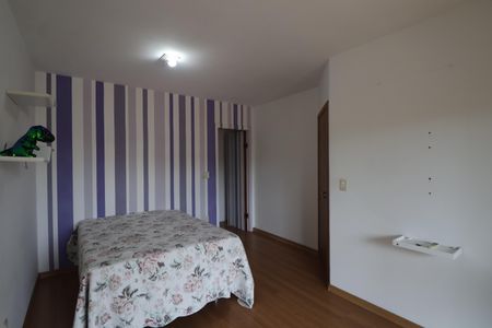 Casa à venda com 200m², 2 quartos e 2 vagasSuíte 2