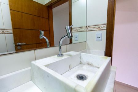 Casa à venda com 110m², 3 quartos e 2 vagasBanheiro 1