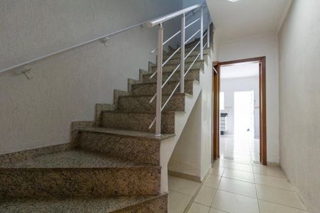 Casa à venda com 110m², 3 quartos e 2 vagasEscada