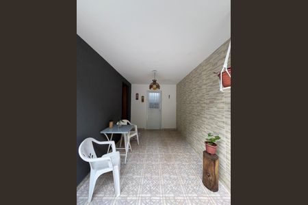 Casa à venda com 137m², 2 quartos e 2 vagasEntrada