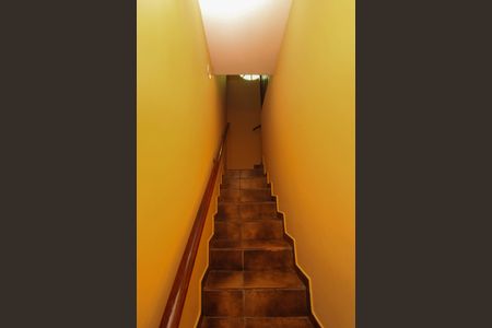 Casa para alugar com 260m², 6 quartos e 2 vagas Casa para alugar com 260m², 6 quartos e 2 vagasEscada