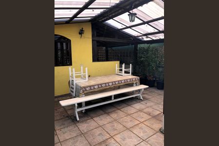 Casa para alugar com 260m², 2 quartos e 2 vagas Casa para alugar com 260m², 2 quartos e 2 vagasÁrea externa