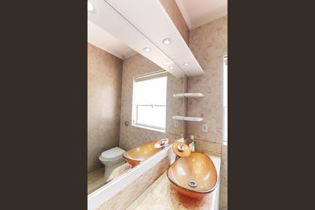 Casa à venda com 184m², 3 quartos e 2 vagasBanheiro