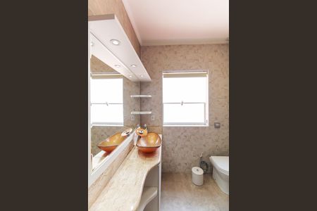 Casa à venda com 184m², 3 quartos e 2 vagasBanheiro