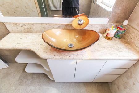 Casa à venda com 184m², 3 quartos e 2 vagasBanheiro