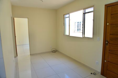 Sala de apartamento para alugar com 3 quartos, 49m² em Salgado Filho, Belo Horizonte