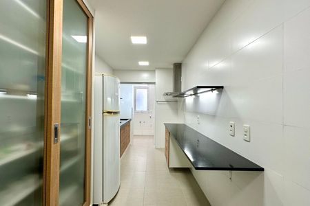 Apartamento para alugar com 180m², 4 quartos e 1 vaga